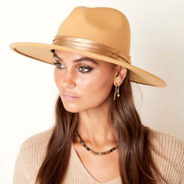 Hoed beige satijnband